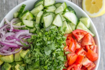 Salad bơ cà chua thanh nhiệt cho ngày hè nóng bức