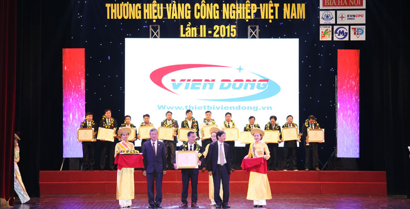 Viễn Đông nhận cúp thương hiệu vàng ngành công nghiệp Việt Nam