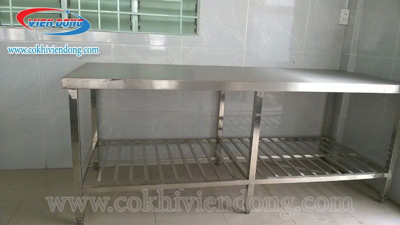 Bàn-bếp-inox-công-nghiệp